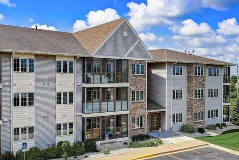 223 Oconomowoc Pkwy, Oconomowoc, WI 53066