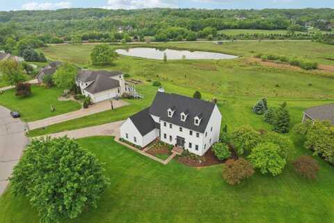 W282n4291 Somerset Ln, Pewaukee, WI 53072