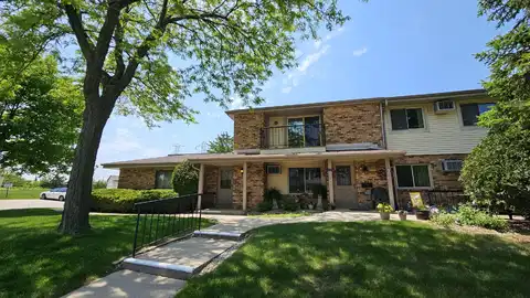 4591 S Greenridge Cir, Greenfield, WI 53220