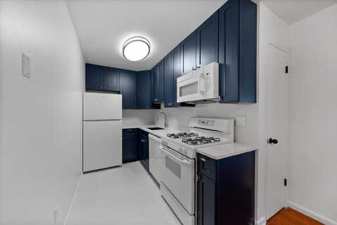 2025 E Greenwich Ave, Milwaukee, WI 53211