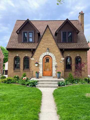 620 W Rock Pl, Glendale, WI 53209