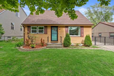 264 N 110th Pl, Wauwatosa, WI 53226