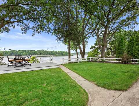 1819 N Davies Dr, Summit, WI 53066
