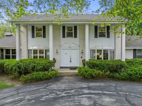15075 Kings Ridge Ct, Brookfield, WI 53005
