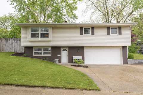 1915 Cardinal Dr, Waukesha, WI 53186