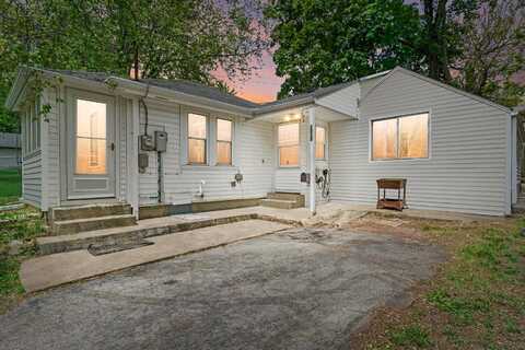 2012 Norton Ave, Waukesha, WI 53188