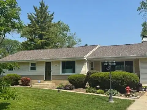 1450 S 166th St, New Berlin, WI 53151