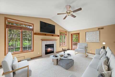 W159n4835 Graysland Dr, Menomonee Falls, WI 53051