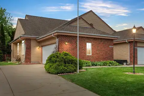 W159n4835 Graysland Dr, Menomonee Falls, WI 53051