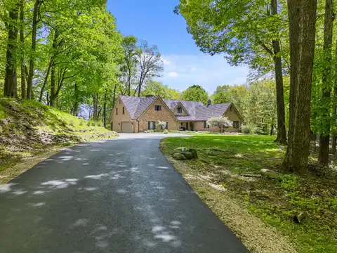 5710 Paradise Ridge St, West Bend, WI 53095