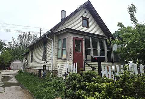 443 Dunbar Ave, Waukesha, WI 53186