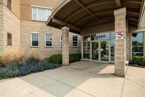 10900 W Bluemound Rd, Wauwatosa, WI 53226