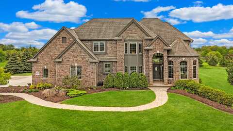 N66w27127 Tamnamore Dr, Lisbon, WI 53089