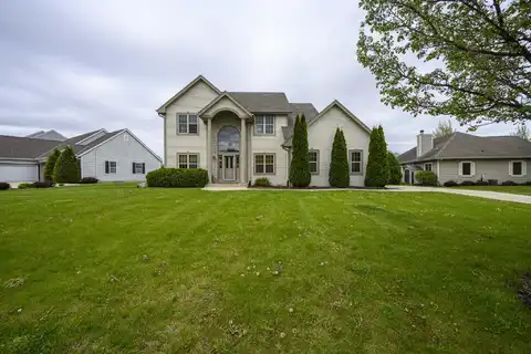 5278 W Highlands Ct, Franklin, WI 53132