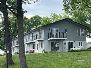3405 S Browns Lake Dr, Burlington, WI 53105