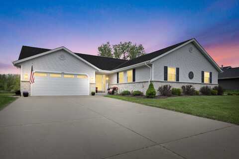 6905 Jamestown Ct, West Bend, WI 53090