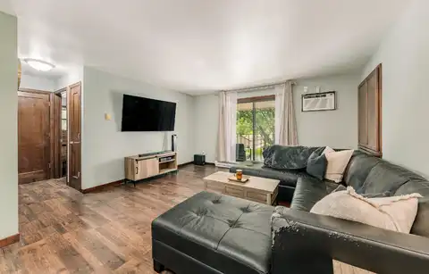 1675 S Coachlight Dr, New Berlin, WI 53151