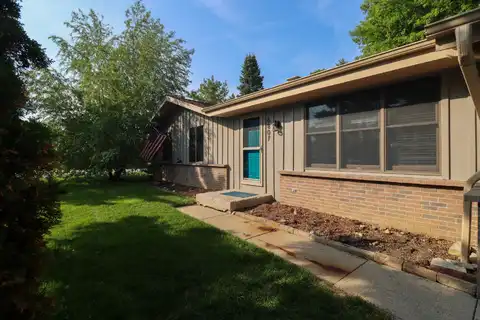 6807 Cliffside Dr, Racine, WI 53402