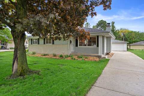 5863 Oakwood St, Greendale, WI 53129