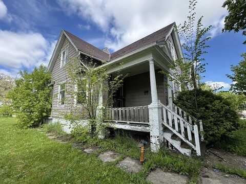 2863 N Dr William Finlayson St, Milwaukee, WI 53212