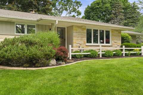 18415 Countryside Ct, Brookfield, WI 53045