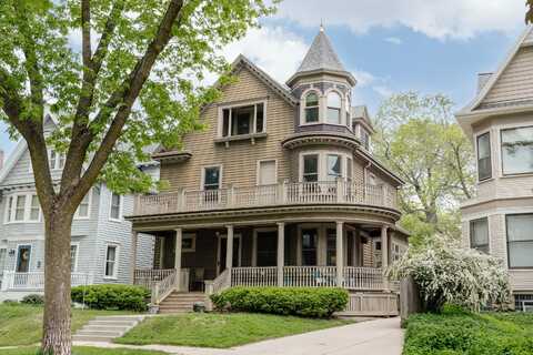 2710 N Hackett Ave, Milwaukee, WI 53211