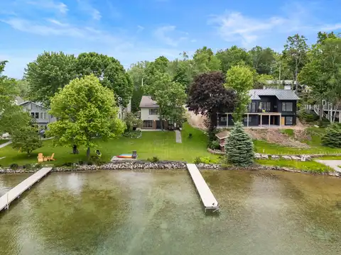 5569 Peters Dr, West Bend, WI 53095