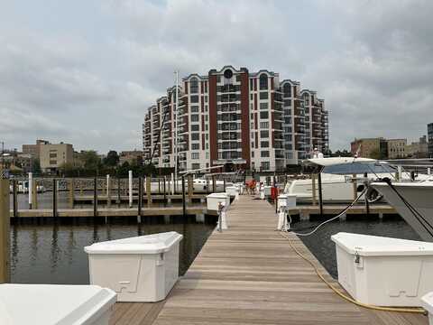 333 Lake Ave, Racine, WI 53403