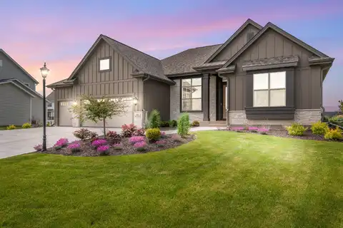 N55w19373 Red Crown Ln, Menomonee Falls, WI 53051