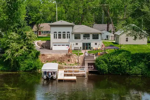 5420 W Peninsula Dr, Waterford, WI 53185