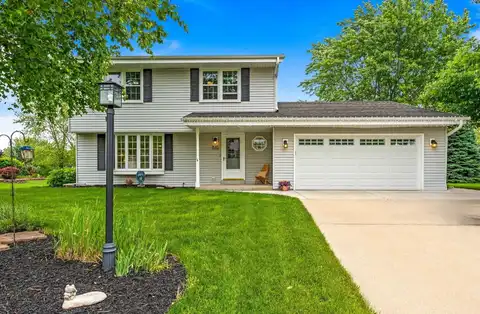 W143n4918 Brook Falls Dr, Menomonee Falls, WI 53051
