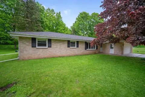 5800 Schneider Ct, West Bend, WI 53095