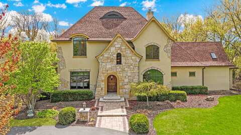 35340 Pabst Ct, Oconomowoc, WI 53066