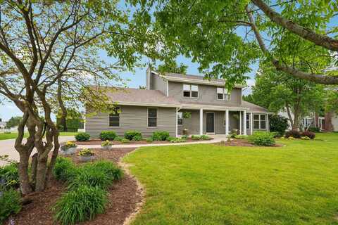 N54w35709 Hill Rd, Oconomowoc, WI 53066