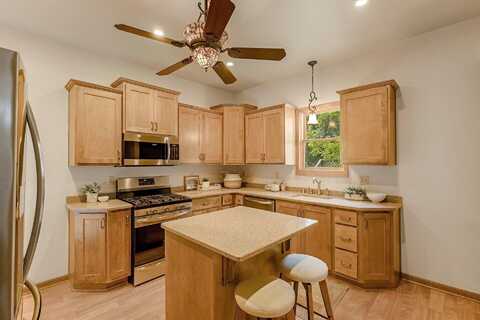 3632 S Ellen St, Saint Francis, WI 53235