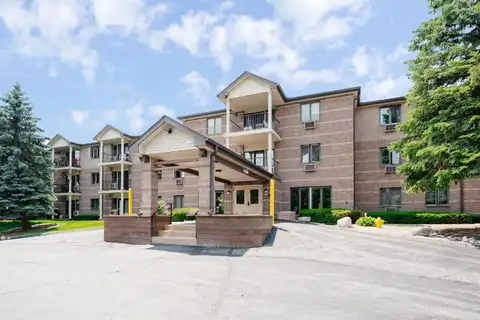 530 N Silverbrook Dr, West Bend, WI 53090