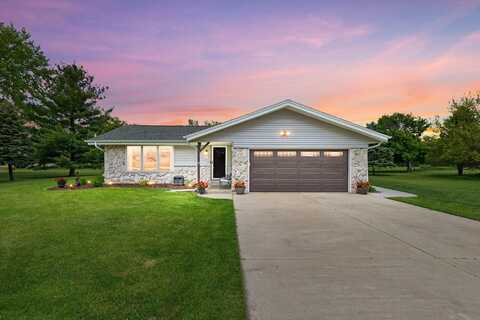 217 Karin Dr, North Prairie, WI 53153