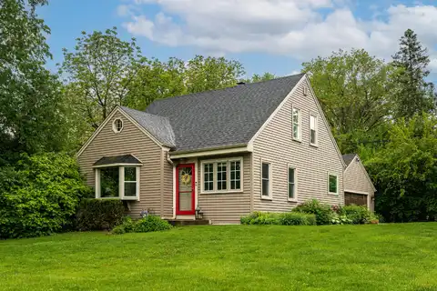 640 Crystal Ln, Elm Grove, WI 53122