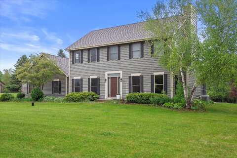 3626 E Cliffe Dr, Richfield, WI 53076