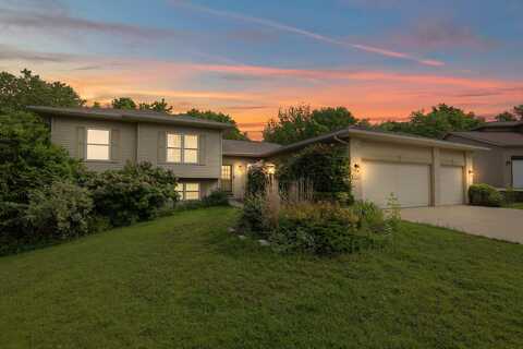 2432 Forest Hill Ct, Waukesha, WI 53188