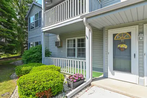 724 Worthington Ct, West Bend, WI 53090