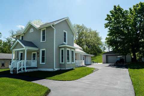 430 Prospect Ave, Pewaukee, WI 53072