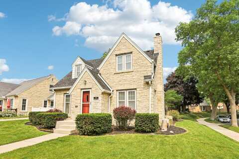2912 N 67th St, Milwaukee, WI 53210