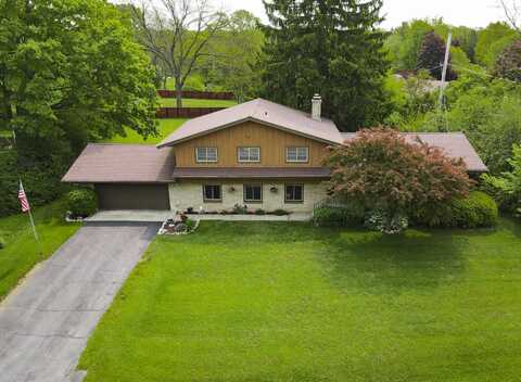 7420 Redwood Rd, Glendale, WI 53209