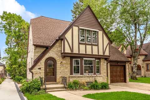 1310 N 63rd Ct, Wauwatosa, WI 53213