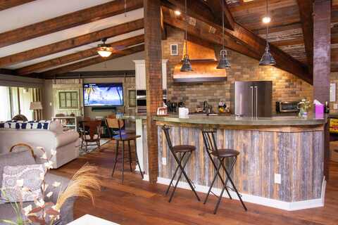 890 Windsor Dr, Fontana, WI 53125