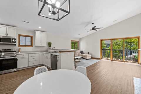 2264 Circle Rdg, Delafield, WI 53018