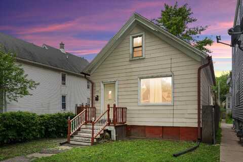 1111 S 20th St, Milwaukee, WI 53204