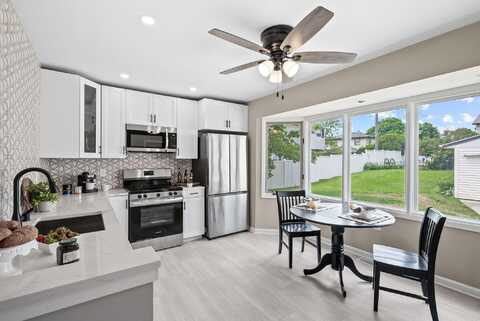 8736 W Howard Ave, Milwaukee, WI 53228