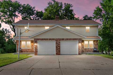 2712 Welsh Ct, Waukesha, WI 53188